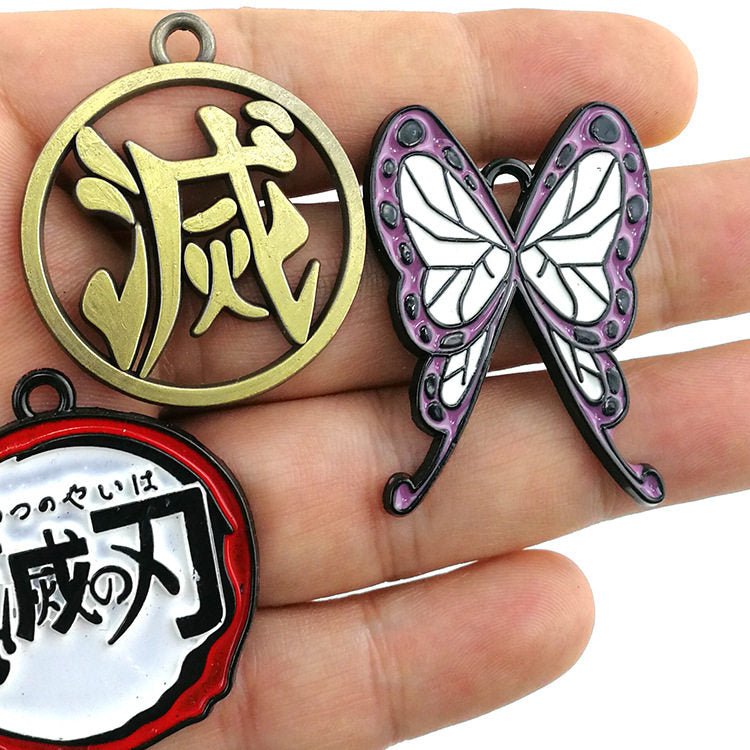 Demon Slayer Tanjiro Kamado Collectible Keychain Set, Anime Metal Pendants and Sword Replicas